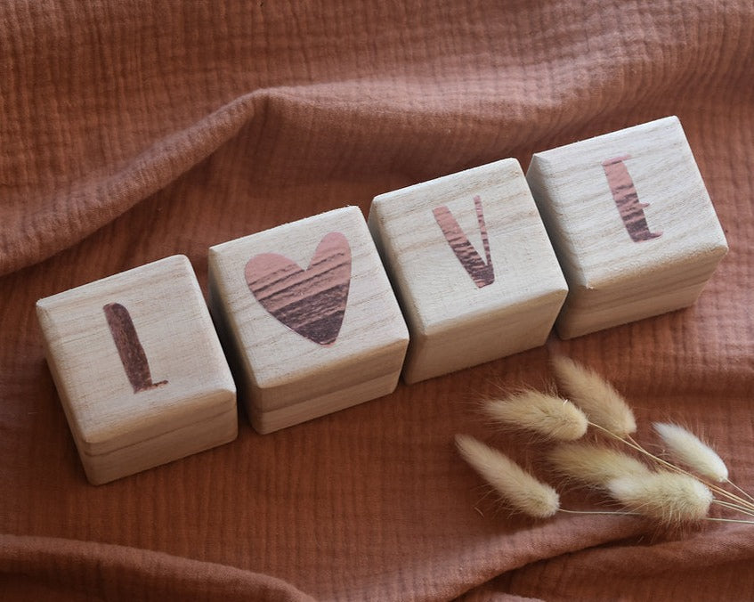Cubes en bois - Fond bois