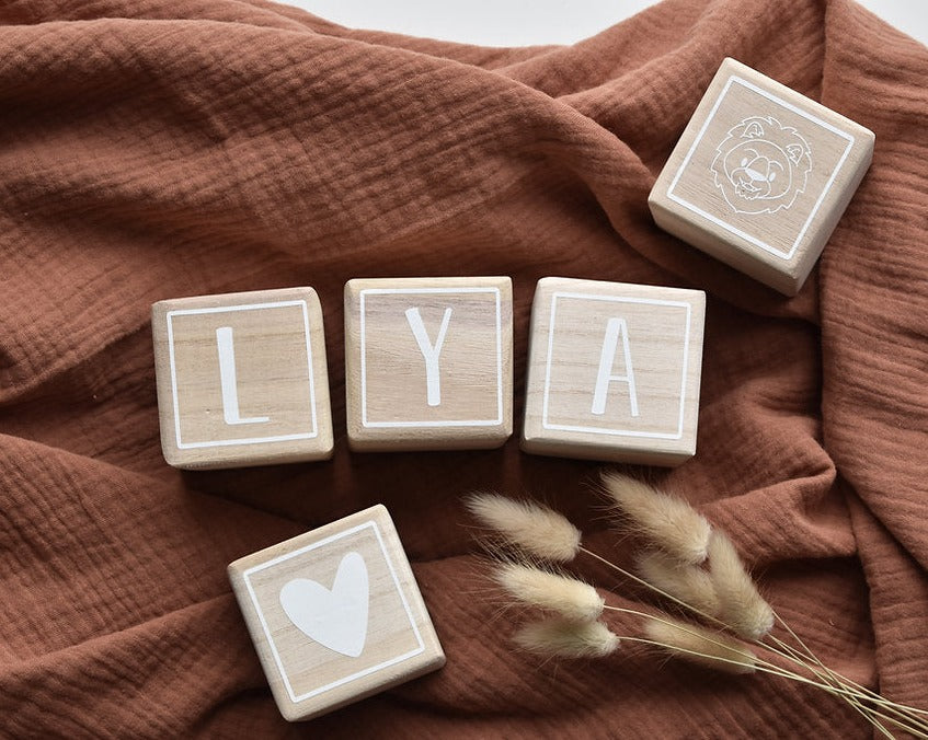 Cubes en bois - Fond bois