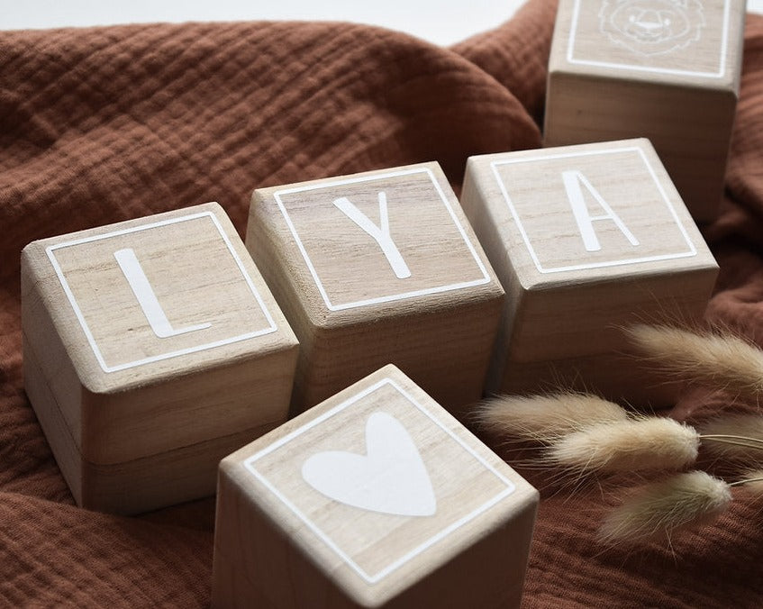 Cubes en bois - Fond bois